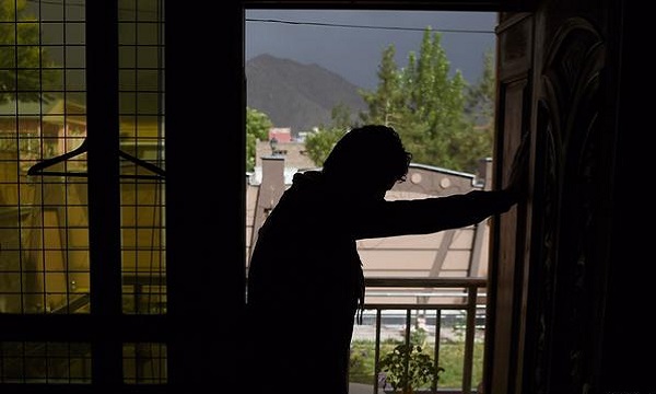 भूखे मरो नहीं तो जिस्म बेचो भूखे मरो नहीं तो जिस्म बेचो