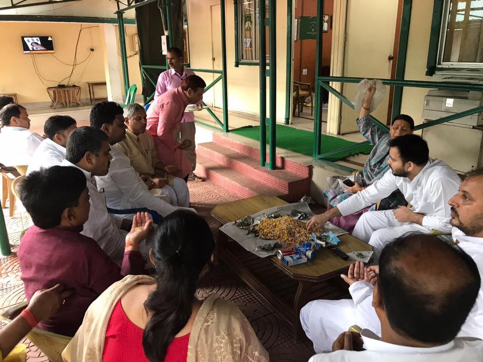 इतनी बेशर्मी कहां से लाते हो संपादकों? - तेजस्वी यादव इतनी बेशर्मी कहां से लाते हो संपादकों? - तेजस्वी यादव