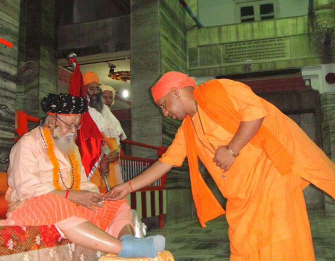 योगी आदित्यनाथ,महंत अवैद्धनाथ के चुनावी हलफनामे सार्वजनिक करने से इंकार योगी आदित्यनाथ,महंत अवैद्धनाथ के चुनावी हलफनामे सार्वजनिक करने से इंकार