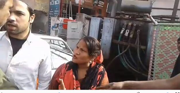 कारखाने की आड में चल रहा देह व्यापार का धंधा, और फिर जो हुआ वो ...