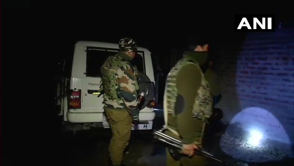 जम्मू-कश्मीर: श्रीनगर में हुर्रियत नेता के घर पर हमला, कॉस्टेबल की मौत