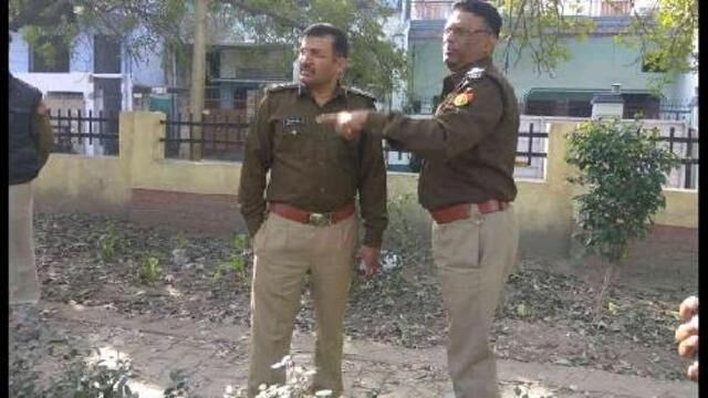कानपुर: सरेआम पार्क में जलता शव देखकर उड़े लोंगों के होश, आनन फानन में बुलाई पुलिस कानपुर: सरेआम पार्क में जलता शव देखकर उड़े लोंगों के होश, आनन फानन में बुलाई पुलिस