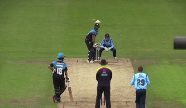 देखें वीडियो: अब इस खिलाड़ी ने लगाए एक ही ओवर में 6 छक्के