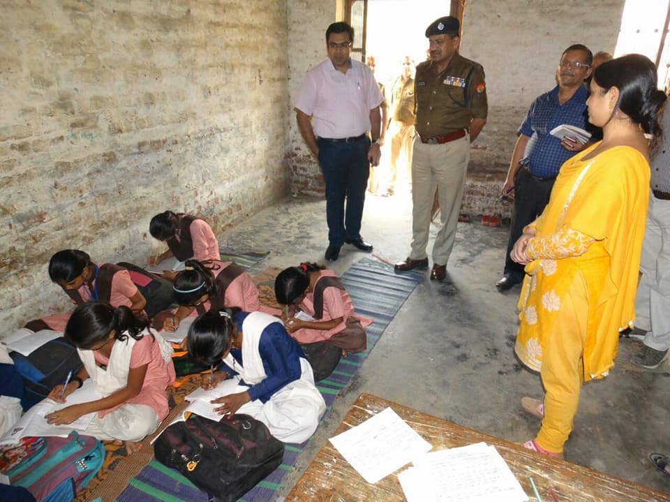 पानी पी खाना खा चाँद देखकर घर चल, और आईपीएस अधिकारी राजेश पाण्डेय हो गये भावुक पानी पी खाना खा चाँद देखकर घर चल, और आईपीएस अधिकारी राजेश पाण्डेय हो गये भावुक