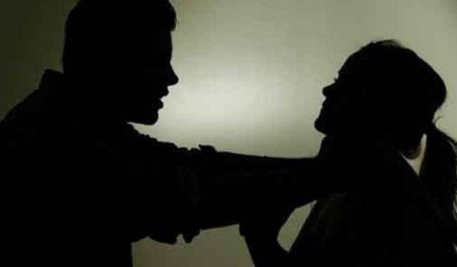 संबंध बनाने से इंकार करने पर पति ने पत्नी के साथ ये क्या किया?