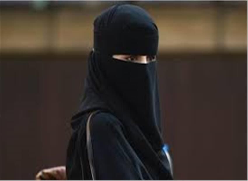 नामी मुस्लिम परिवार की बहू का आरोप, हलाला के लिए दबाव डाल रहे हैं ससुर नामी मुस्लिम परिवार की बहू का आरोप, हलाला के लिए दबाव डाल रहे हैं ससुर