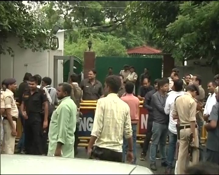लालू की RJD विधायकों के साथ बैठक शुरू लालू की RJD विधायकों के साथ बैठक शुरू
