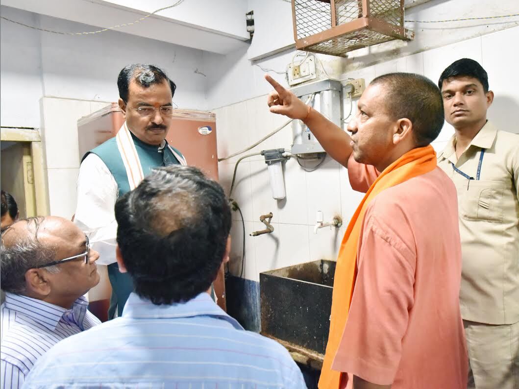 इलाहाबाद हाईकोर्ट का सीएम योगी से सख्त सवाल, क्या छोड़ेगे? सुनकर हुए हैरान योगी और केशव! इलाहाबाद हाईकोर्ट का सीएम योगी से सख्त सवाल, क्या छोड़ेगे? सुनकर हुए हैरान योगी और केशव!