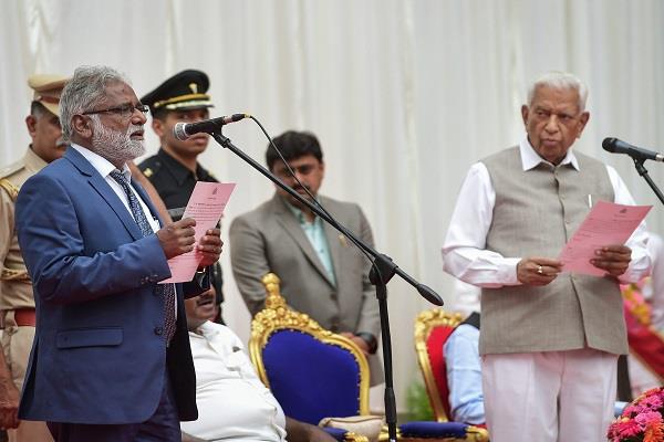 जब बसपा के मंत्री ने ली कर्नाटक में शपथ, यूपी बसपाई झूम उठे जब बसपा के मंत्री ने ली कर्नाटक में शपथ, यूपी बसपाई झूम उठे