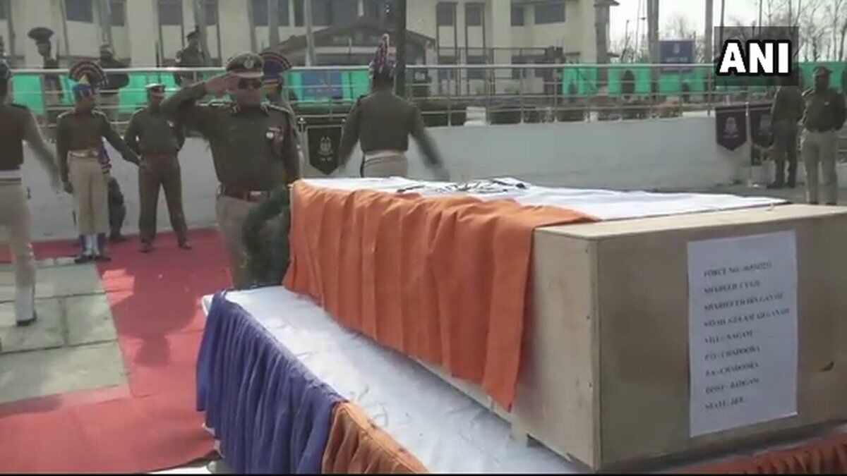 नई साल की सुबह पहुंचेगा जब शहीद का शव, क्या बीतेगी परिजनों पर सोचा किसी नेता ने! नई साल की सुबह पहुंचेगा जब शहीद का शव, क्या बीतेगी परिजनों पर सोचा किसी नेता ने!