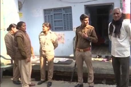 कासगंज हिंसा: मृतक चंदन के पिता को धमकी, डीएम ने लगाई घर पर कड़ी सुरक्षा कासगंज हिंसा: मृतक चंदन के पिता को धमकी, डीएम ने लगाई घर पर कड़ी सुरक्षा