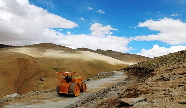 भारत ने बनाई दुनिया की सबसे ऊंची सड़क, देखें तस्वीरें भारत ने बनाई दुनिया की सबसे ऊंची सड़क, देखें तस्वीरें