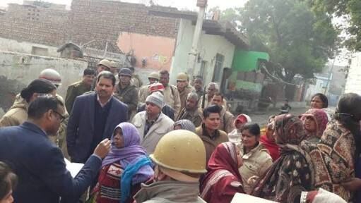 किसानों और पुलिस में पथराव, चार पुलिसकर्मी घायल किसानों और पुलिस में पथराव, चार पुलिसकर्मी घायल