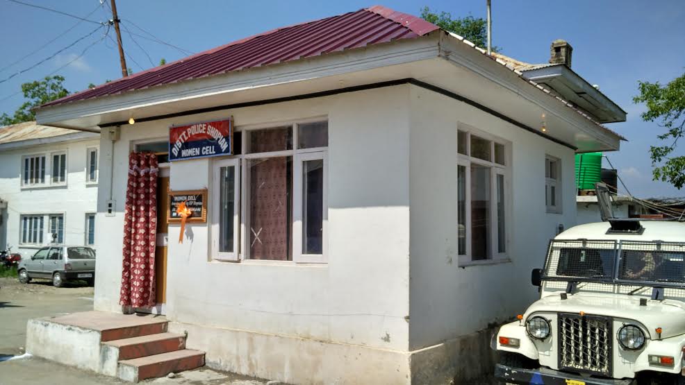 जम्मू और कश्मीर के शोपियां में पुलिस थाने पर आतंकी हमला