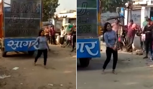 बॉयफ्रेंड ने दिया धोखा तो लड़की पहुंची लड़के के घर, दर्द भरे गानों पर किया डांस, VIDEO वायरल बॉयफ्रेंड ने दिया धोखा तो लड़की पहुंची लड़के के घर, दर्द भरे गानों पर किया डांस, VIDEO वायरल