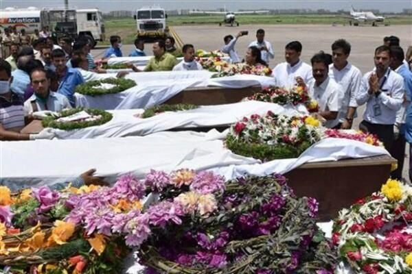 श्रीनगर: अमरनाथ आतंकी हमला में घायल महिला श्रद्धालु की इलाज के दौरान मौत, मृतकों की संख्या 8 हुई श्रीनगर: अमरनाथ आतंकी हमला में घायल महिला श्रद्धालु की इलाज के दौरान मौत, मृतकों की संख्या 8 हुई