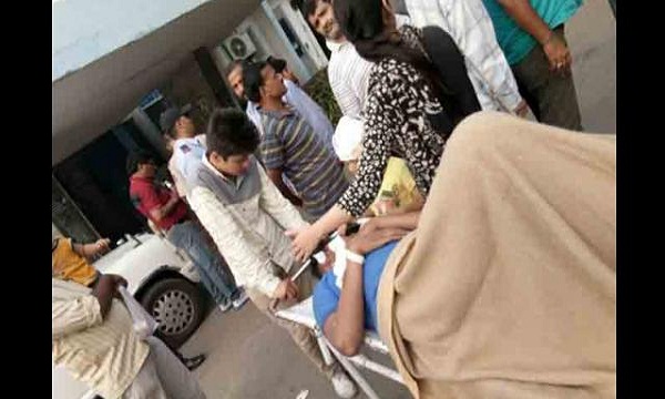 नई दिल्ली: NH 24 पर दर्दनाक हादसा, डंपर और इनोवा कार की टक्कर में 1 ही परिवार के 5 की मौत, 4 घायल नई दिल्ली: NH 24 पर दर्दनाक हादसा, डंपर और इनोवा कार की टक्कर में 1 ही परिवार के 5 की मौत, 4 घायल