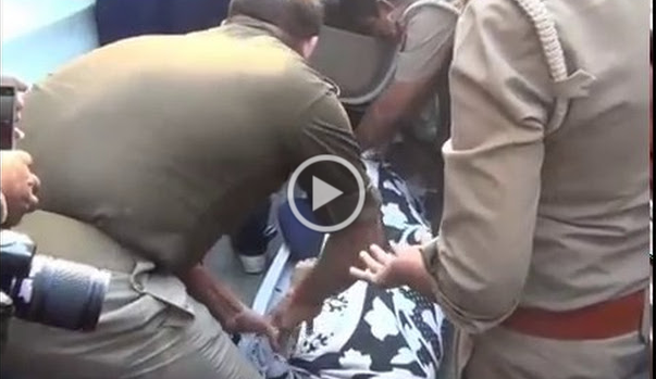 कार में मिला महिला का शव, मची सनसनी