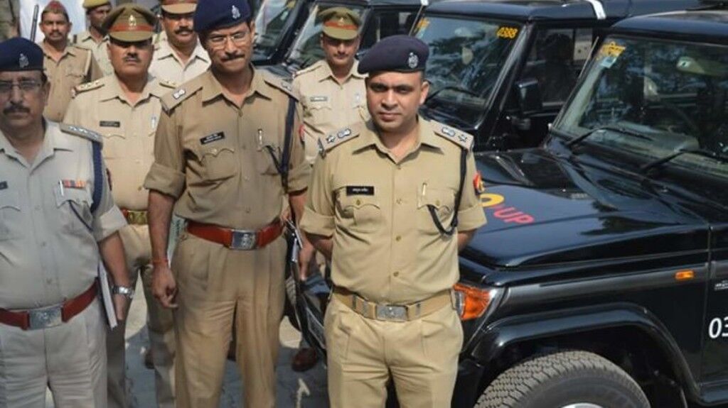 CM योगी के कर्मस्थली में दो युवक के पास से मिला डेटोनेटर, पुलिस ने किया गिरफ्तार CM योगी के कर्मस्थली में दो युवक के पास से मिला डेटोनेटर, पुलिस ने किया गिरफ्तार