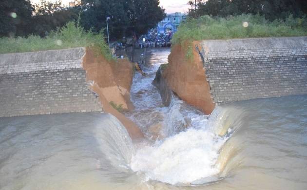 नीतीश के उद्घाटन से पहले टूटा करोड़ों की लागत से बना बांध, तेजस्वी बोले- भ्रष्टाचार की भेंट चढ़ गया!