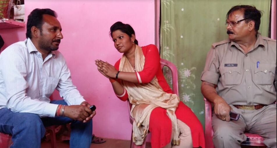 रिश्ते में भाई-बहन में हुआ प्यार, शादी की जिद पर अड़ी लड़की, पहुंची पुलिस लेकर