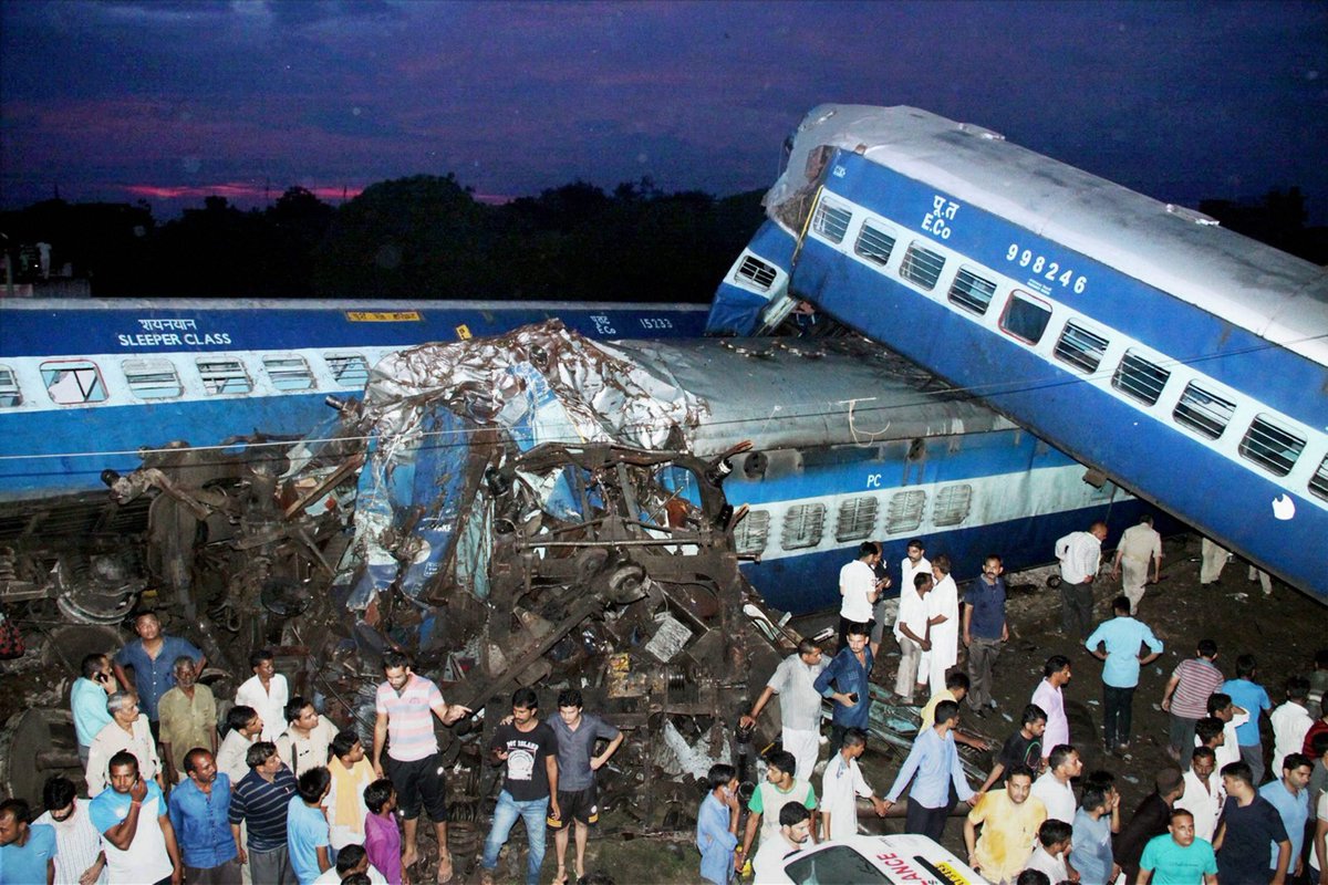 मुजफ्फरनगर रेल हादसे में कार्रवाई, 4 अधिकारी सस्पेंड, तीन अधिकारियों को छुट्टी पर भेजा