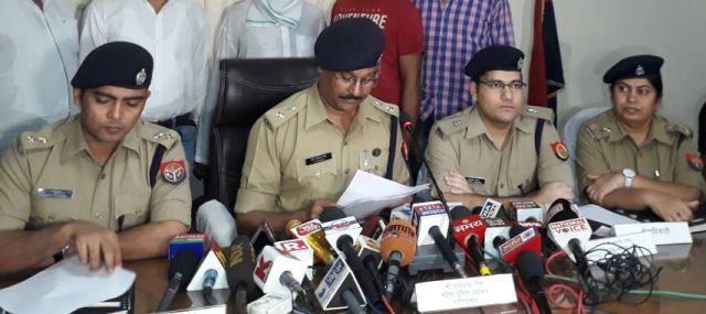 गाजियाबाद पुलिस का अनोखा काम, मोदीनगर का पूरा थाना किया लाइन हाजिर गाजियाबाद पुलिस का अनोखा काम, मोदीनगर का पूरा थाना किया लाइन हाजिर