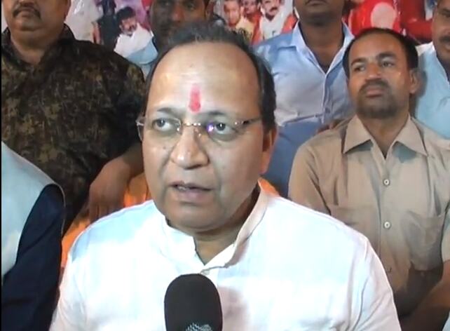 बीजेपी की रात्रि चौपाल में चले लात घूंसे, राष्ट्रीय महामंत्री अरुण सिंह हैरान, बुलाई अतिरिक्त पुलिस, देखें वीडियो