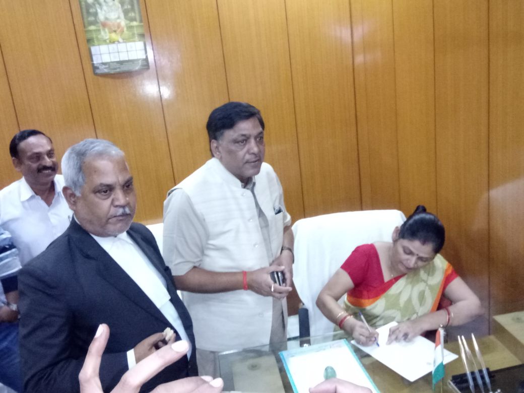 नरेश अग्रवाल के बजूद के आगे फिर बौने साबित हुए भाजपाई नरेश अग्रवाल के बजूद के आगे फिर बौने साबित हुए भाजपाई