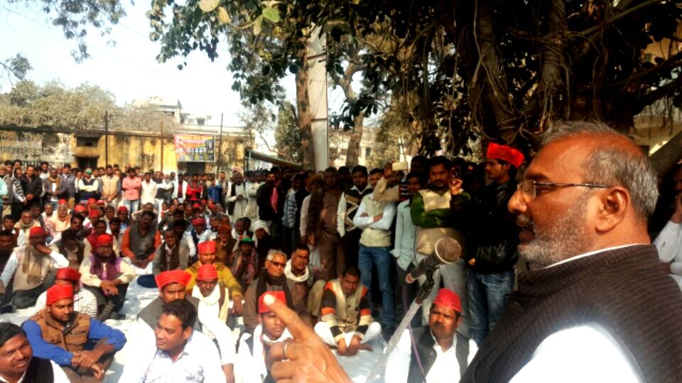 भाजपा की मनमानी लोकतंत्र के लिये शुभ संकेत नही,संविधान से कर रही छेड़छाड़ : ललई यादव भाजपा की मनमानी लोकतंत्र के लिये शुभ संकेत नही,संविधान से कर रही छेड़छाड़ : ललई यादव