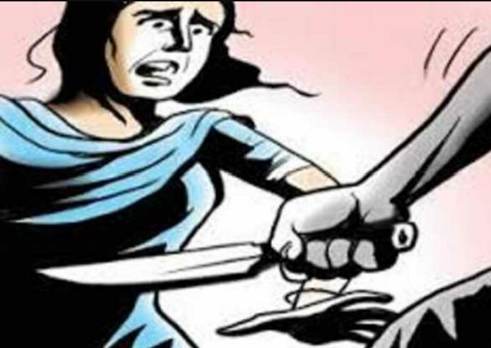 दरोगा की बेटी पर चाकू से हमला