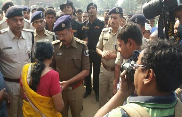 भागलपुर में तनाव, आईजी , डीआईजी समेत सभी अधिकारी मौजूद, स्तिथि तनावपूर्ण