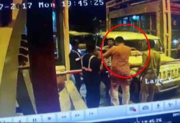 योगी के फरमान को लगाया बीजेपी विधायक ने पलीता, टोल बूथ कर्मियों की जमकर ठुकाई