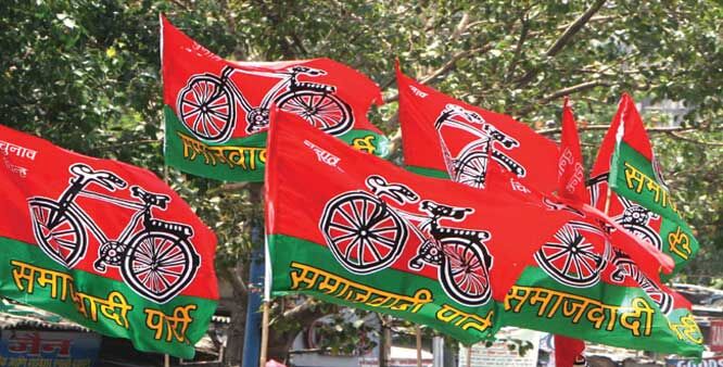 यूपी में सपा के पूर्व मंत्री गिरफ्तार, पुलिस ने की जमकर खातिरदारी यूपी में सपा के पूर्व मंत्री गिरफ्तार, पुलिस ने की जमकर खातिरदारी