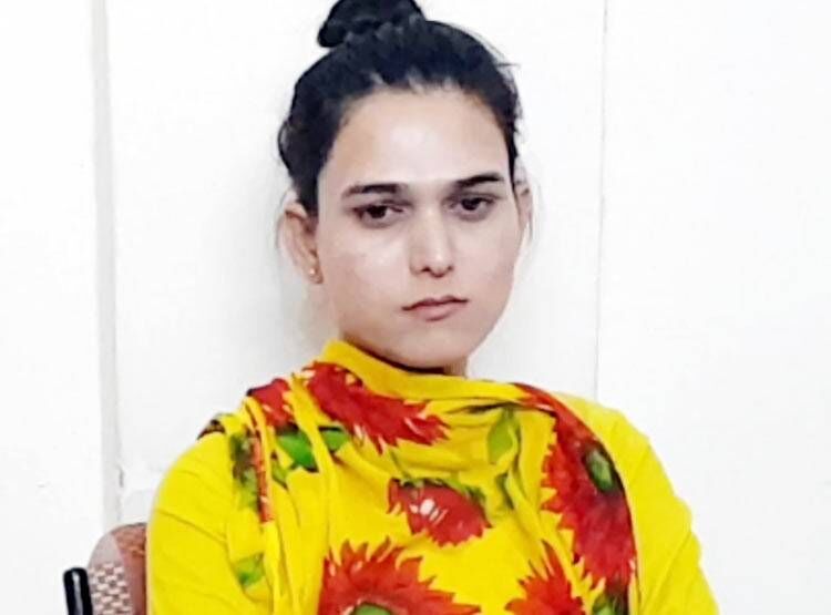 इस युवती के रौब से अफसर खाते थे खौफ, पोल खुली तो उड़ गए होश! इस युवती के रौब से अफसर खाते थे खौफ, पोल खुली तो उड़ गए होश!