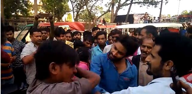 एक दरिंदे ने पड़ोस की ही मासूम बच्ची को बहला फुसलाकर उसकी अस्मत को रोंद डाला