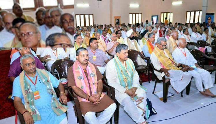 RSS की बैठक में आखिरी पंक्ति में बैठे दिखे बीजेपी अध्यक्ष अमित शाह