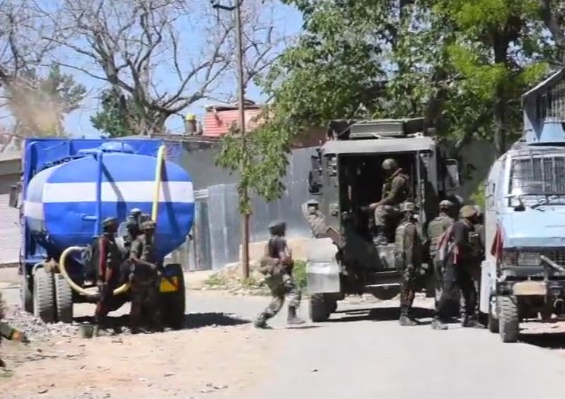 J&K: पुलवामा में सेना के साथ मुठभेड़ में हिज्बुल कमांडर समीर टाइगर समेत दो आतंकी ढेर