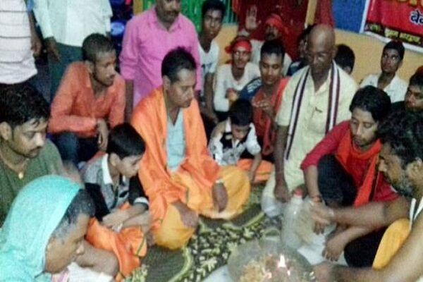 VIDEO: मुस्लिम परिवार ने अपनाया हिंदू धर्म!, कट्टरपंथियों पर लगाया तंग करने का आरोप