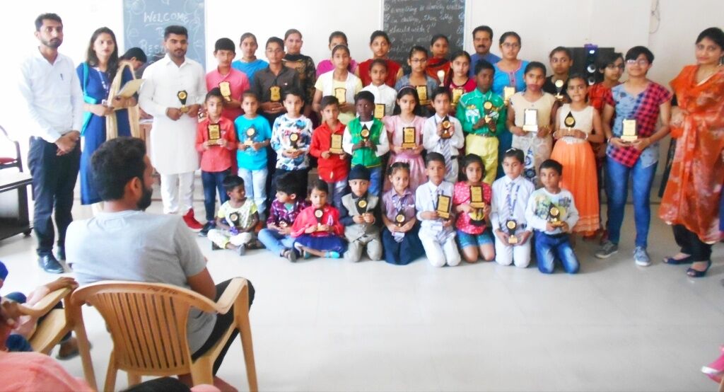 शहीद बाबा दीप सिंह स्कूल में वार्षिक परिणाम घोषित ,डॉ सिवाच ने छात्रों के उज्जवल भविष्य की कामना की !