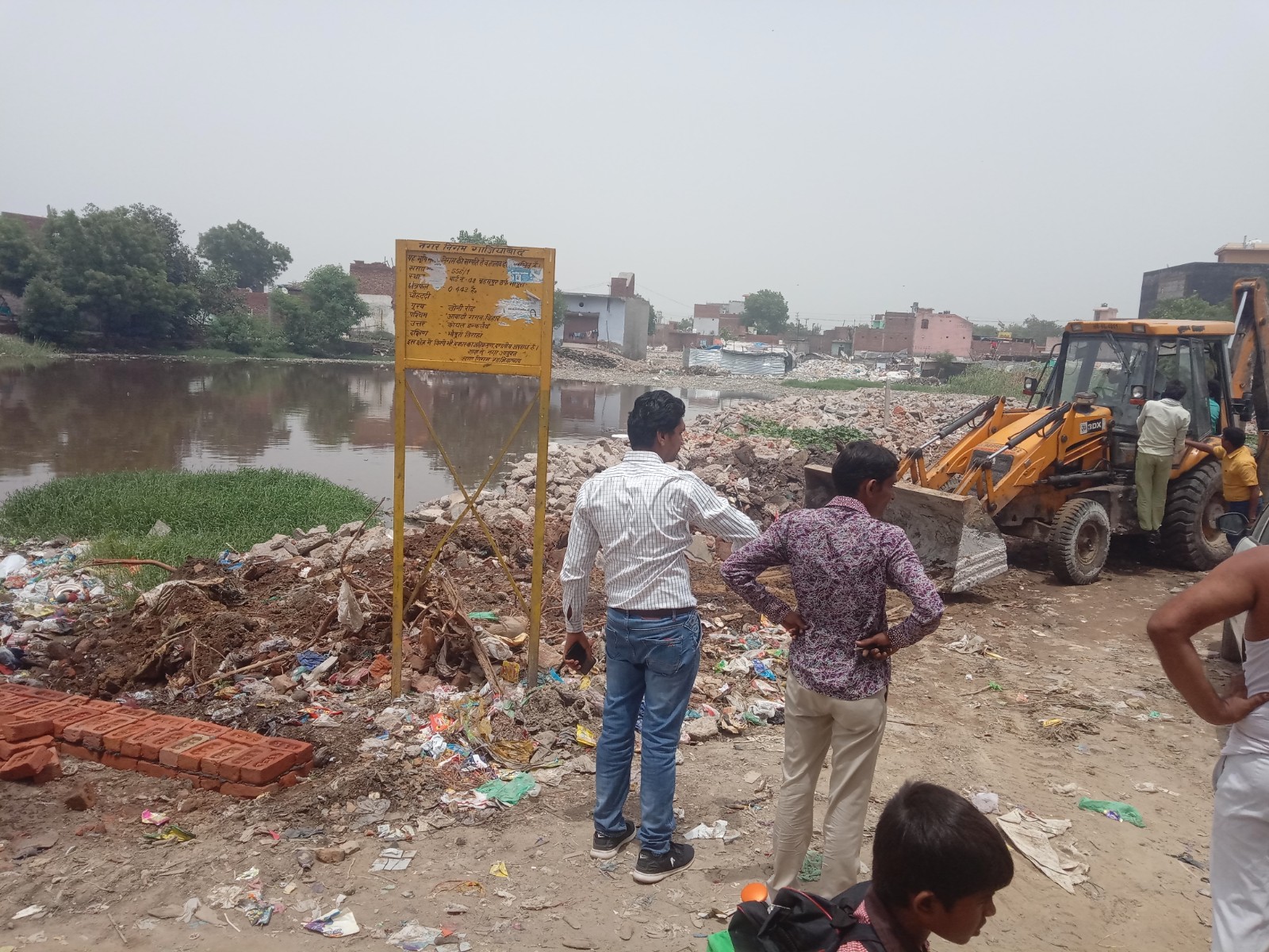 भोपुरा में तालाब पर कब्जे को निगम ने रोका भोपुरा में तालाब पर कब्जे को निगम ने रोका