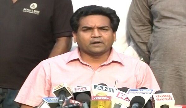 केजरीवाल को कपिल मिश्रा की खुली चुनौती, अगर दम है तो मुझे पार्टी से निकाल कर दिखाएं केजरीवाल को कपिल मिश्रा की खुली चुनौती, अगर दम है तो मुझे पार्टी से निकाल कर दिखाएं