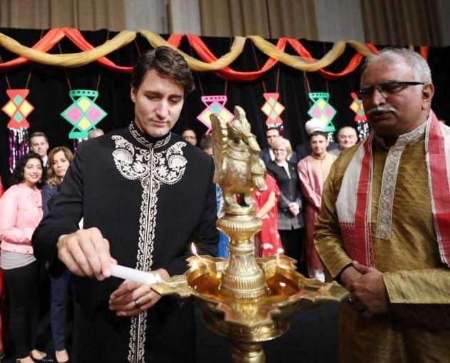 कनाडाई पीएम ने शेरवानी पहनकर भारतीयों के साथ मनाई दिवाली
