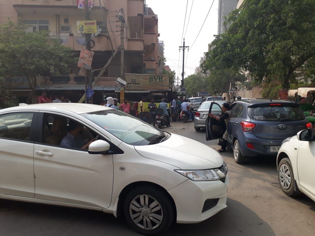 गाजियाबाद के वैशाली में 20 लाख की लूट, आरोपी मौके से पकड़ा