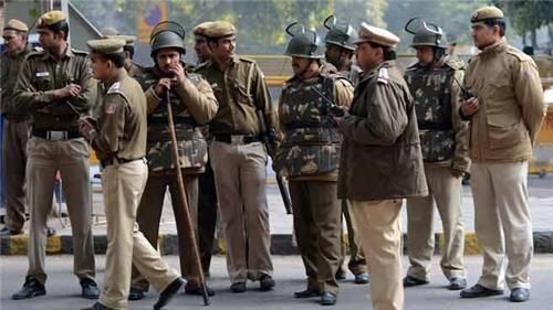 इलाहाबाद में 550 पुलिसकर्मी लापता होने से मचा हड़कंप इलाहाबाद में 550 पुलिसकर्मी लापता होने से मचा हड़कंप