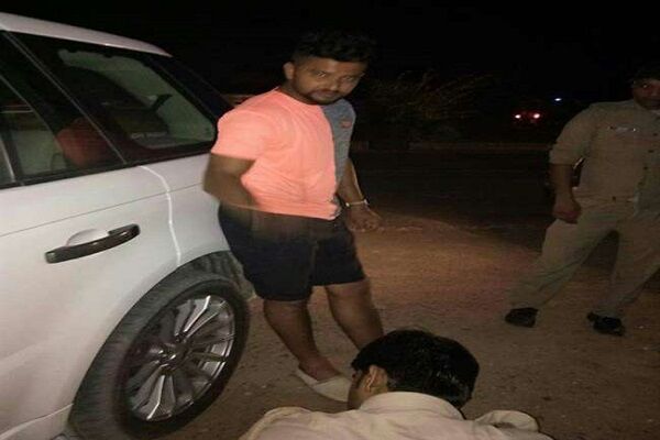 बड़े हादसे का शिकार होने से बचे क्रिकेटर सुरेश रैना,चलती गाड़ी का टायर फटा