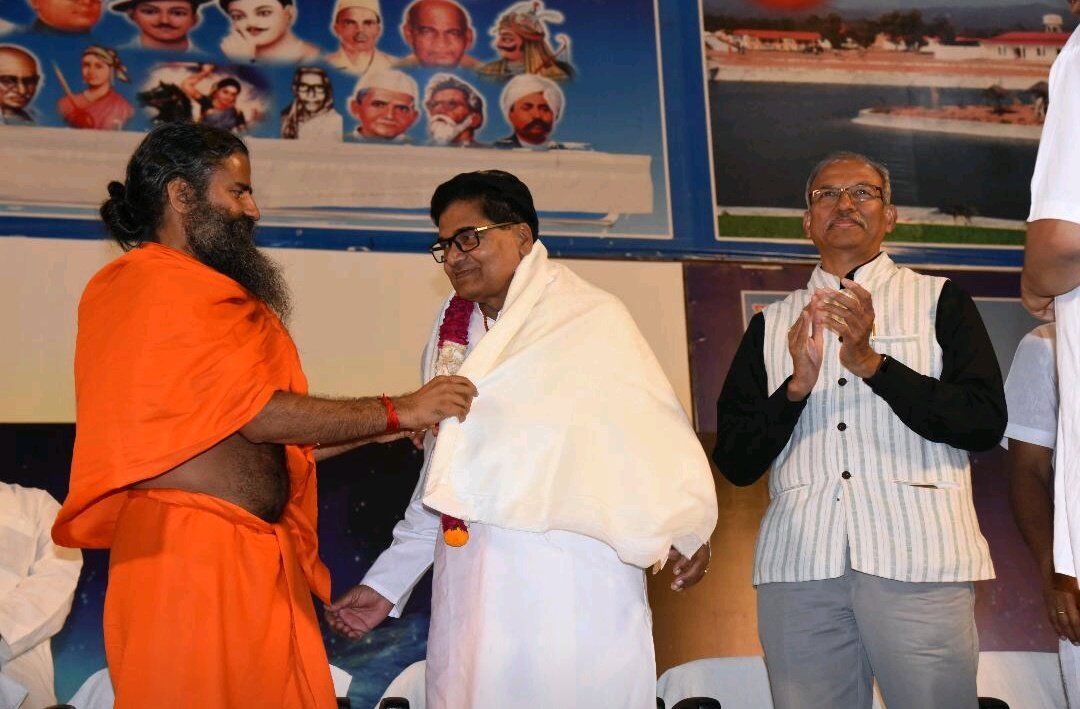 संसदीय स्थाई समिति के चेयरमैन प्रो रामगोपाल ने किया पतंजलि हर्बल एवं फूड पार्क का मुआयना संसदीय स्थाई समिति के चेयरमैन प्रो रामगोपाल ने किया पतंजलि हर्बल एवं फूड पार्क का मुआयना