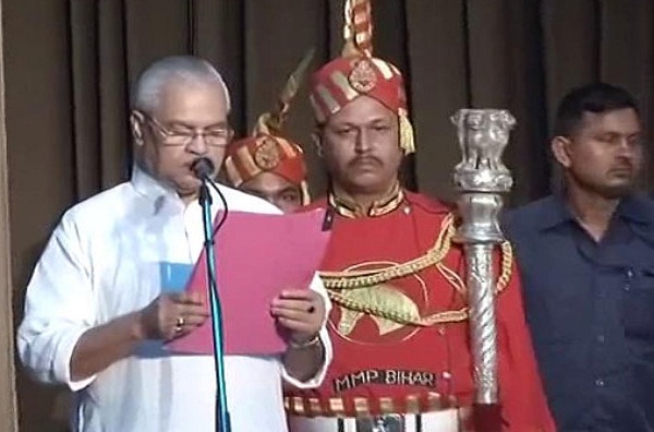 LIVE: नीतीश मंत्रिमंडल का विस्तार, शुरू हुआ शपथ ग्रहण, ये 27 MLA लेंगे मंत्री पद की शपथ LIVE: नीतीश मंत्रिमंडल का विस्तार, शुरू हुआ शपथ ग्रहण, ये 27 MLA लेंगे मंत्री पद की शपथ