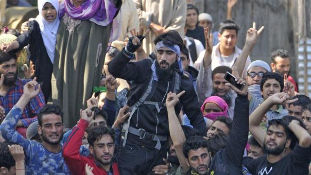 कश्मीर : सेना की बड़ी कामयाबी, आतंकी दानिश ने किया सरेंडर