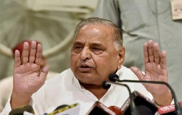 अब सपा के आएंगे अच्छे दिन, दीपावली पर मुलायम ने फोड़ा बम! अब सपा के आएंगे अच्छे दिन, दीपावली पर मुलायम ने फोड़ा बम!